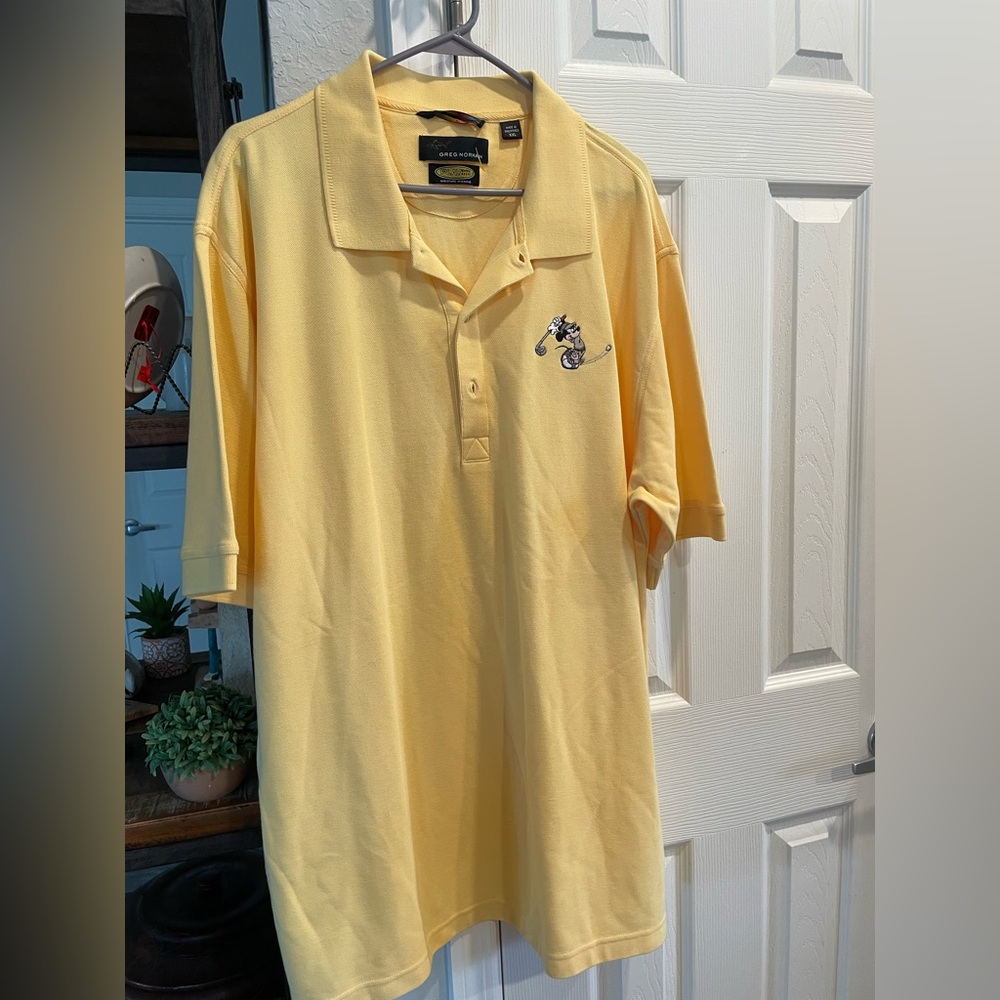 Greg Norman X Disney Golf Yellow polo w Embroidered Mickey playing golf XXL